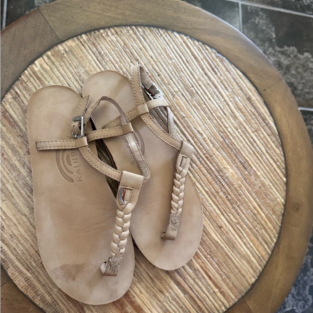 Stylish NWOT Rainbow T- Strap Tan Braided Leather Sandals Size Small (5-6 1/2)
